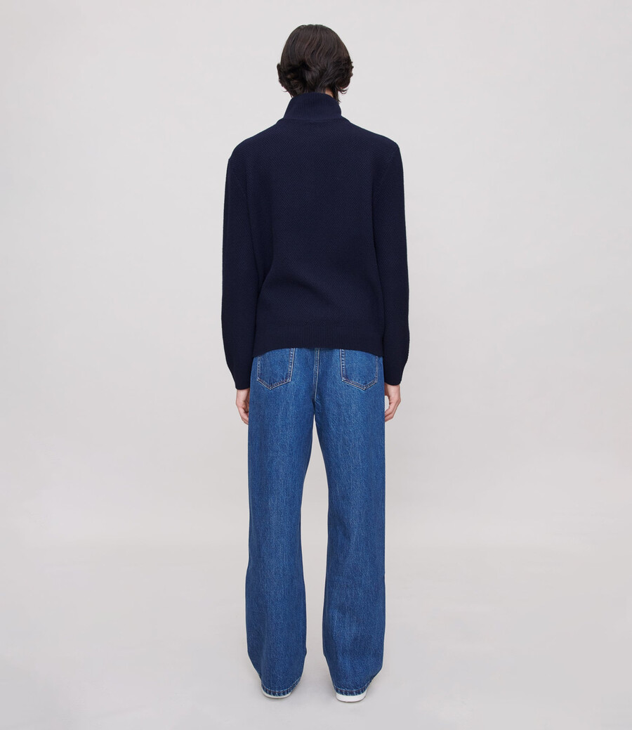 theo pullover
