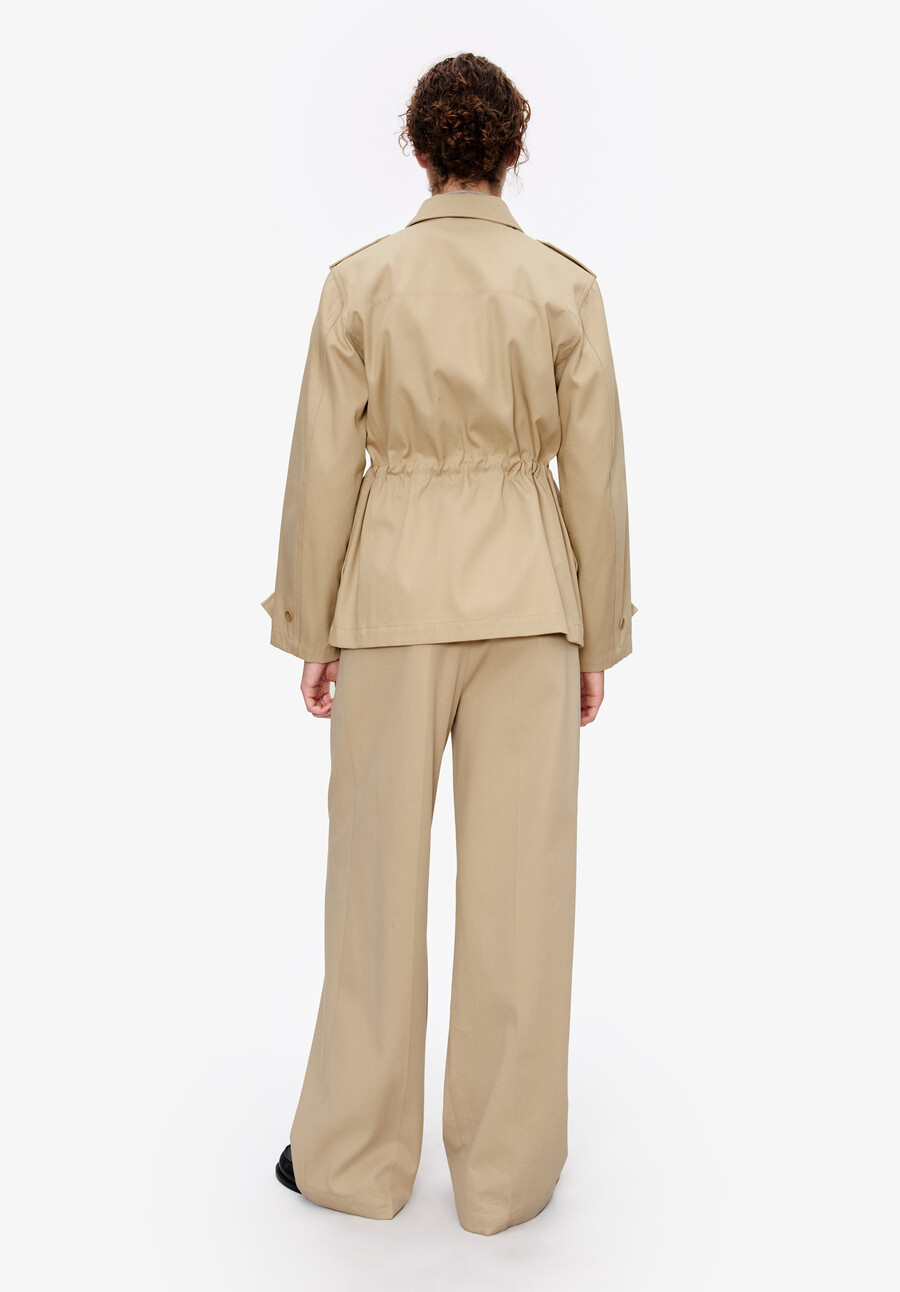 taillierte safarijacke